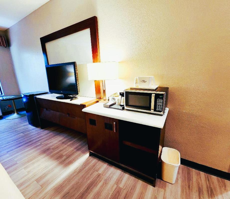 Baymont By Wyndham Hinesville Fort Stewart Area Extérieur photo