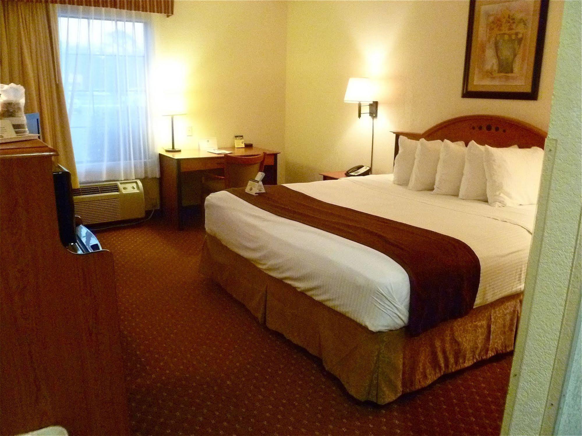 Baymont By Wyndham Hinesville Fort Stewart Area Extérieur photo